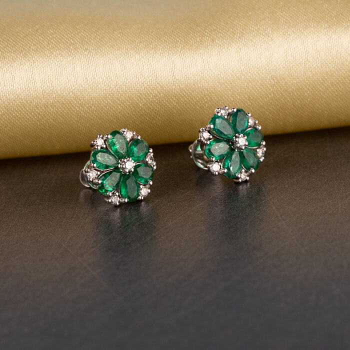 Cercei din aur alb de 14k cu diamante si smaralde naturale