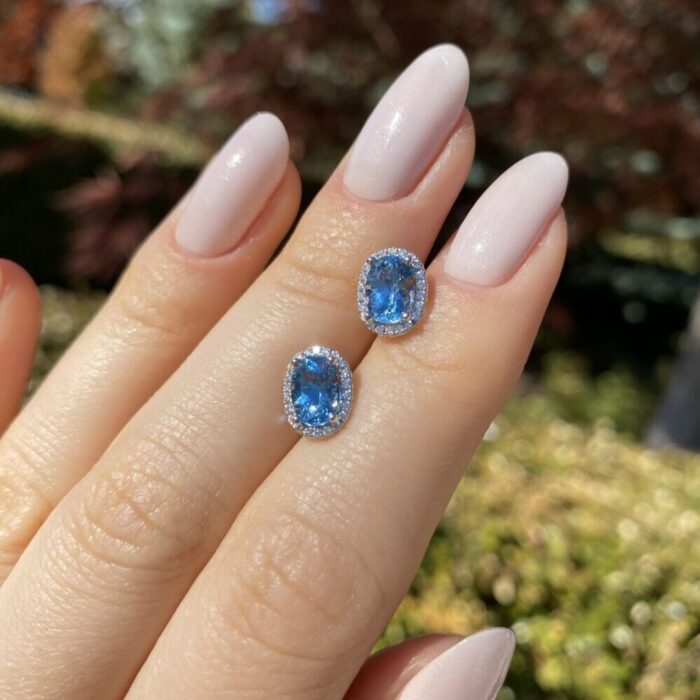 Cercei din aur alb de 18k cu acvamarin si diamante naturale