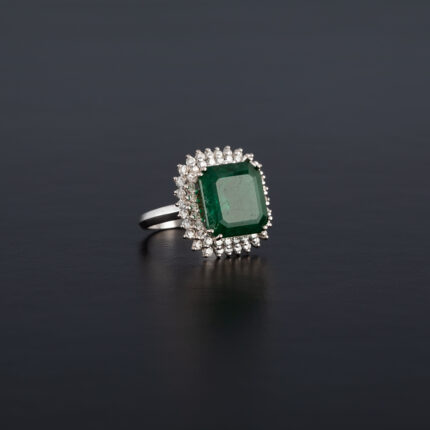 Inel din aur alb de 18k cu smarald si diamante naturale