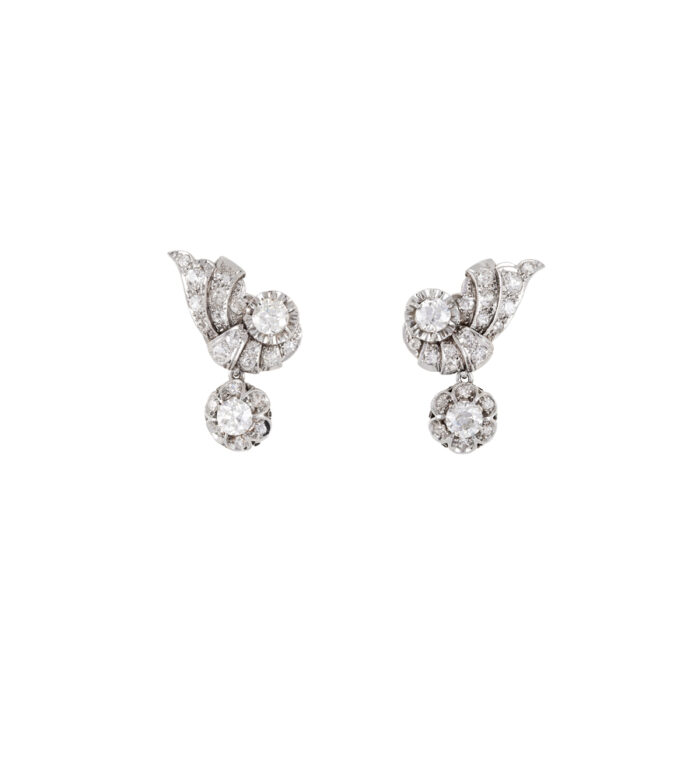 Cercei lungi vintage din platina cu diamante naturale