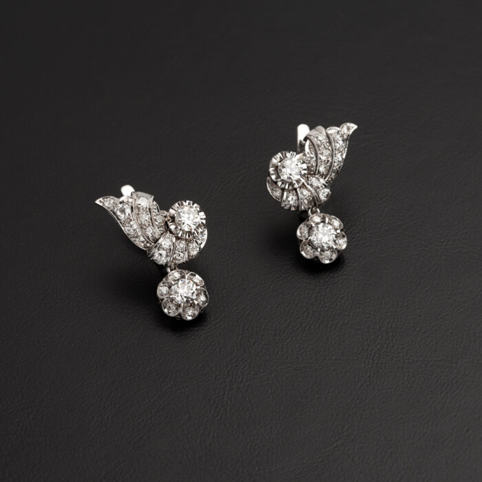 Cercei lungi vintage din platina cu diamante naturale