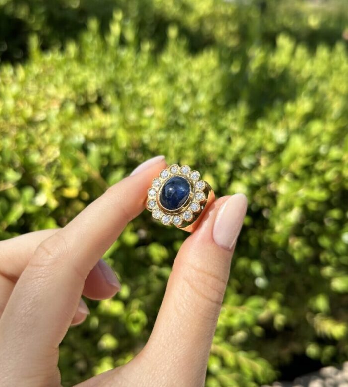 Inel din aur 18k ornat cu safir si diamante naturale
