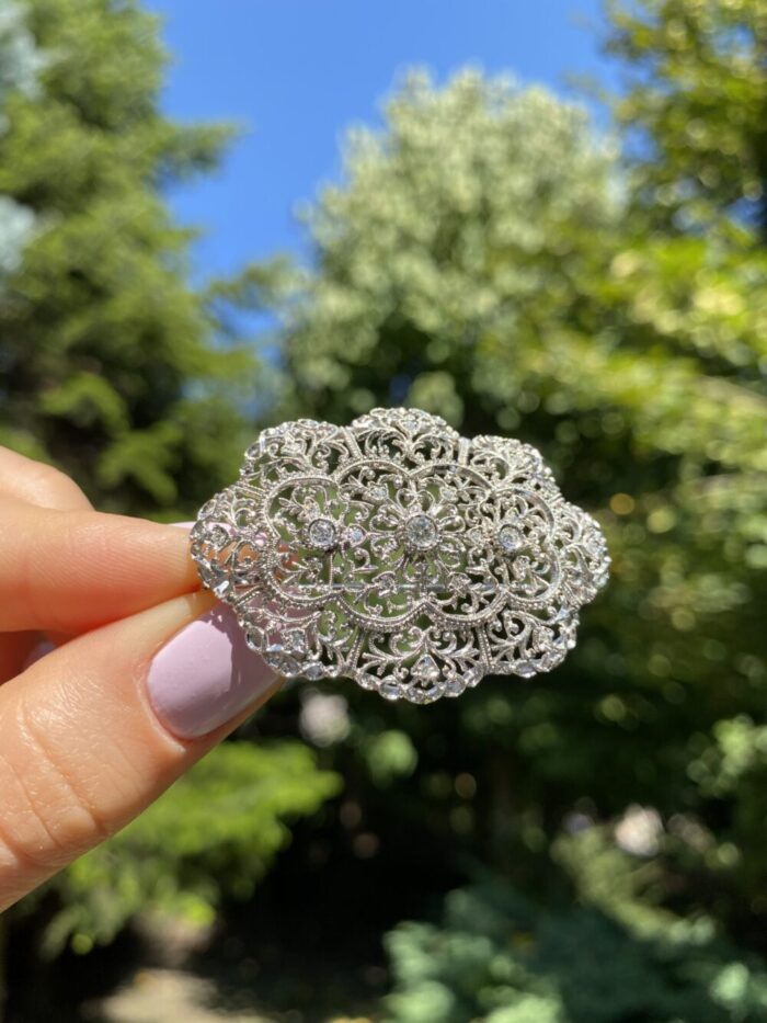 Brosa vintage din aur alb de 18k cu diamante naturale