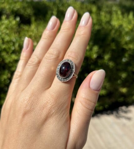 Inel vintage din aur de 18k si argint cu granat caboson si diamante naturale