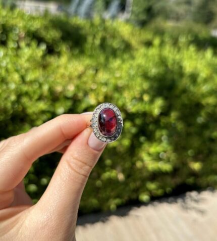 Inel vintage din aur de 18k si argint cu granat caboson si diamante naturale