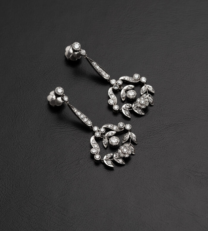 Cercei stil Edvardian din aur alb de 18k cu diamante naturale 3.2ct