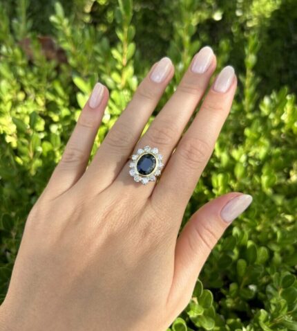 Inel din aur galben si alb de 18k cu safir si diamante naturale