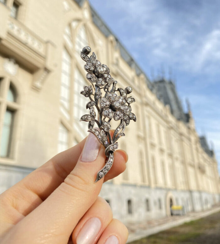 Brosa vintage din aur de 14k si argint cu diamante naturale