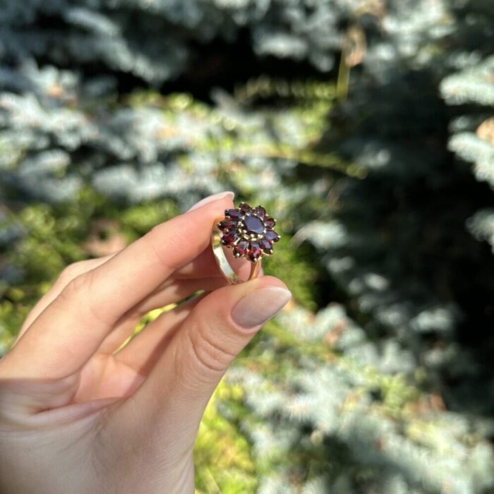 Inel vintage din aur de 18k cu granate naturale