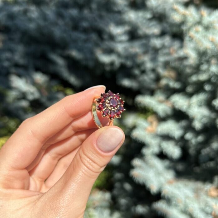 Inel vintage din aur de 18k cu granate naturale