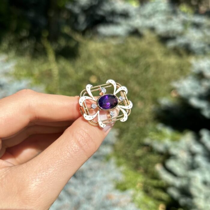 Brosa vintage din aur de 18k cu email, ametist si diamante naturale