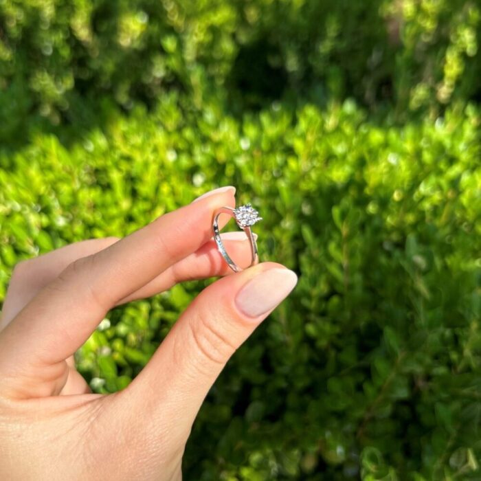Inel din aur alb de 18k cu diamante naturale