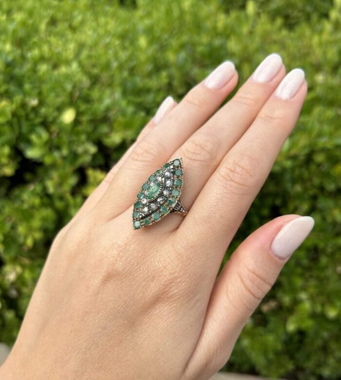 Inel vintage marchiza din aur de 18k cu smaralde si diamante naturale