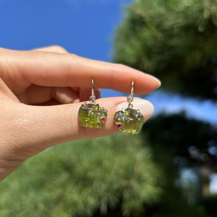 Cercei lungi din aur de 18k cu diamante, jad si rubine naturale