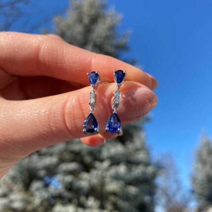 Cercei lungi din aur alb de 14k cu safire si diamante naturale