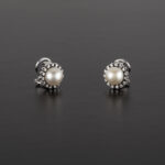  Cercei clips din aur alb de 18k cu perle naturale de cultura si 30 de diamante