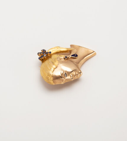 Brosa cap de femeie din aur galben de 18k cu diamant si safire