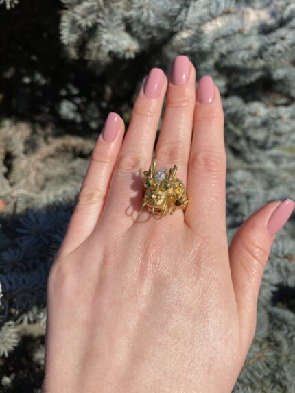 Inel cu dragon din aur de 14k cu smaralde si diamante naturale