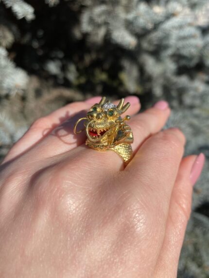 Inel cu dragon din aur de 14k cu smaralde si diamante naturale