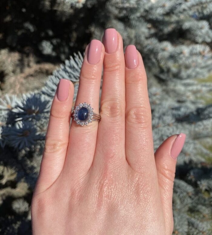 Inel vintage din aur alb de 18k cu safir si diamante naturale