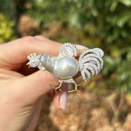 Brosa cocos, creatie din aur de 14k cu perla baroc si diamante naturale
