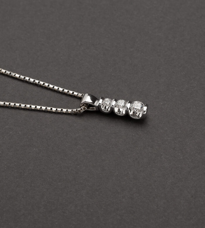 Colier din aur alb de 18k si diamante naturale