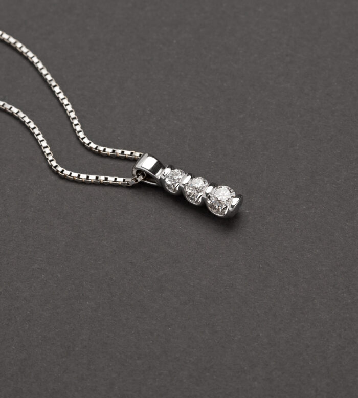 Colier din aur alb de 18k si diamante naturale