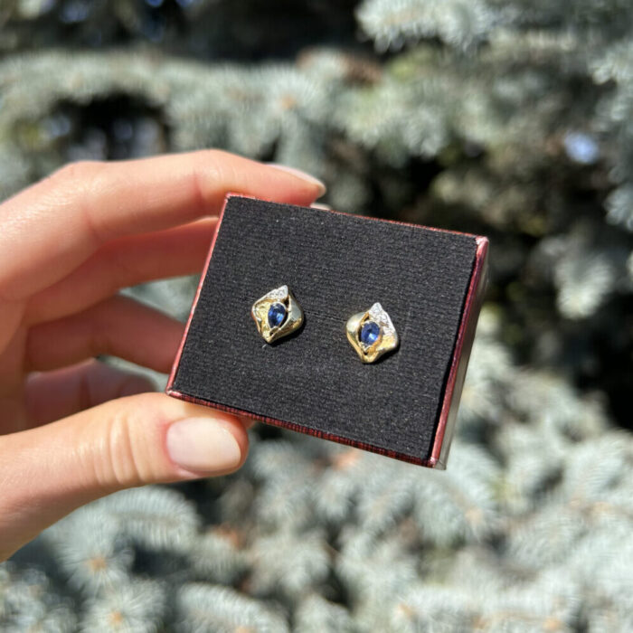 Cercei vintage din aur de 18k cu safire naturale