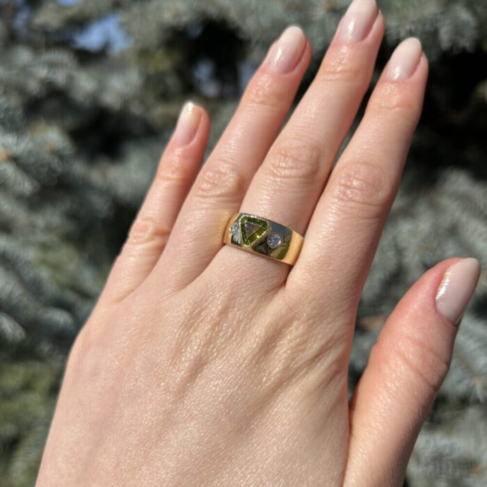 Inel din aur de 18k cu peridot si diamante naturale
