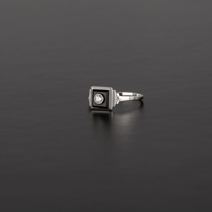 Inel Art Deco in aur alb de 14k cu onix si diamant natural