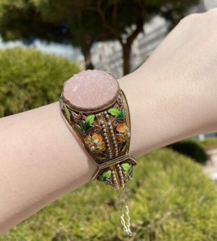 Bratara vintage din argint aurit cu email si cuart roz natural
