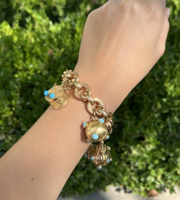 Bratara vintage cu talismane din aur de 18k si turcoaz