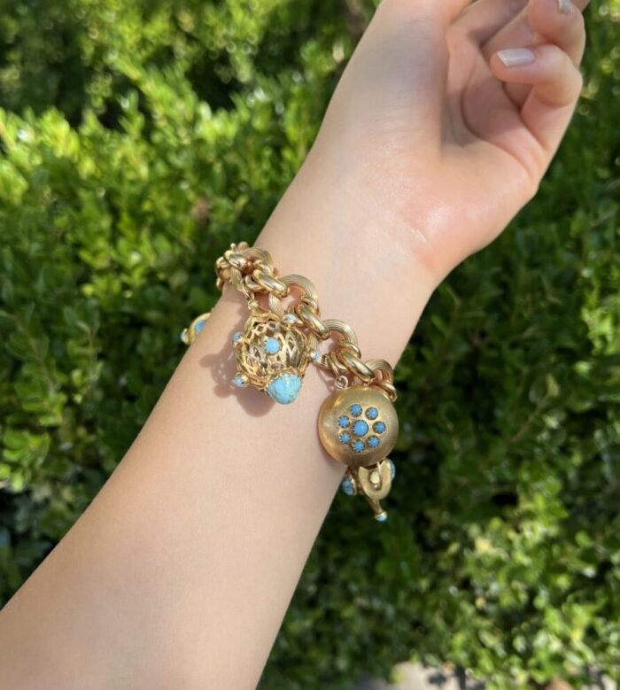 Bratara vintage cu talismane din aur de 18k si turcoaz