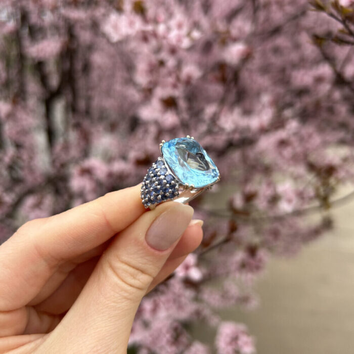 Inel din aur alb de 18k cu topaz natural si iolit