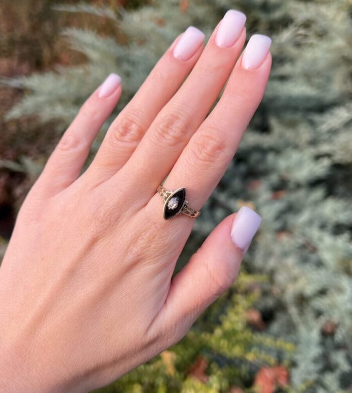 Inel marchiza din aur de 14k cu onix si diamant natural