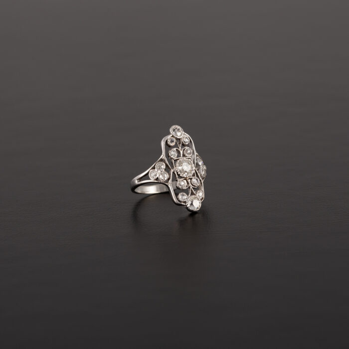 Inel autentic Art Deco din platina cu diamante naturale