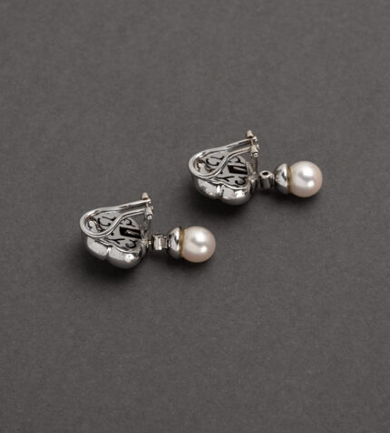 Cercei lungi clips din aur alb de 18k cu perle si diamante naturale