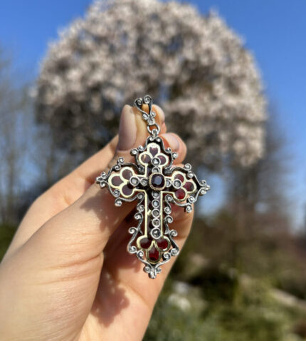 Cruciulita vintage din aur de 18k si argint cu granat si diamante naturale