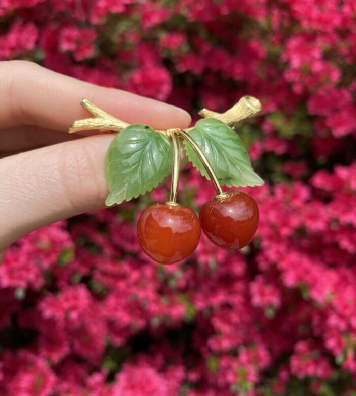 Brosa vintage din aur de 18k cu jad si carneol naturale