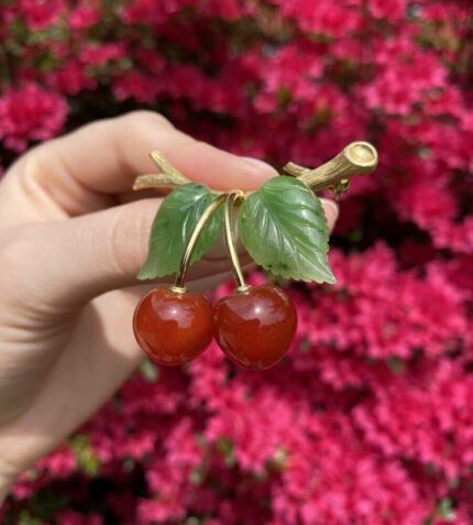 Brosa vintage din aur de 18k cu jad si carneol naturale