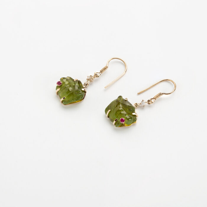 Cercei lungi din aur de 18k cu diamante, jad si rubine naturale
