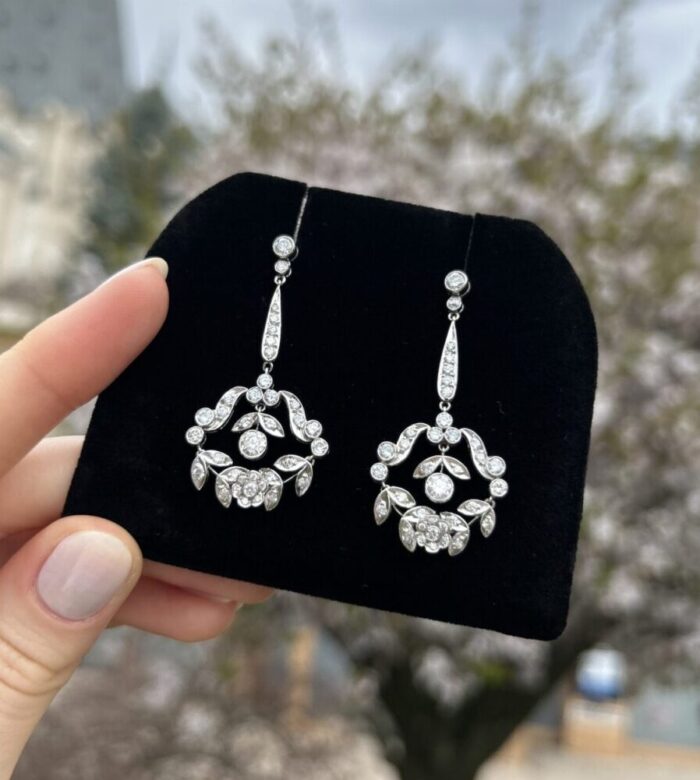 Cercei stil Edvardian din aur alb de 18k cu diamante naturale 3.2ct
