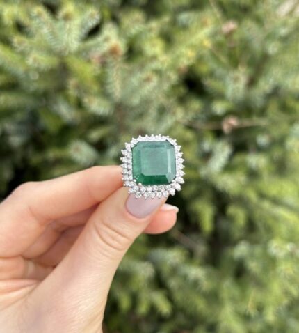 Inel din aur alb de 18k cu smarald si diamante naturale