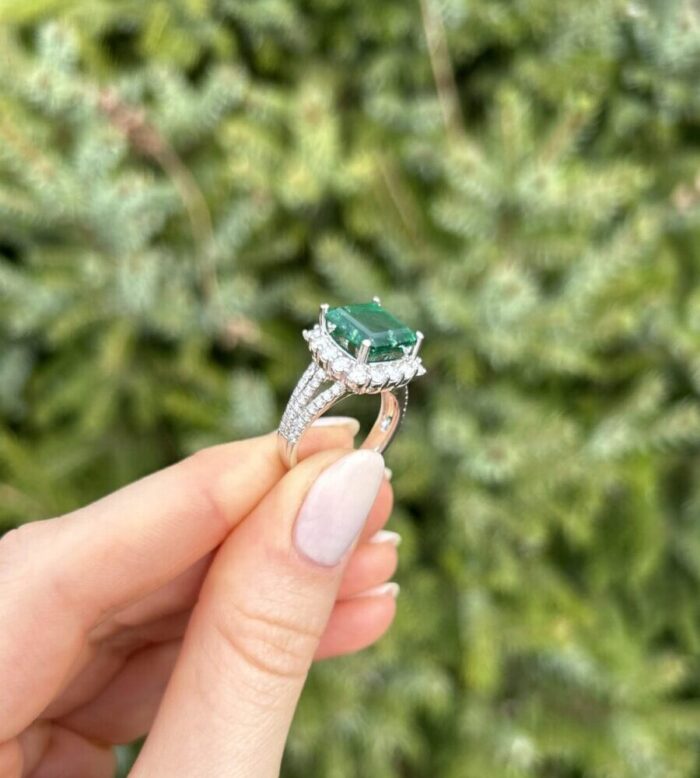 Inel din aur alb de 18k cu smarald si diamante naturale