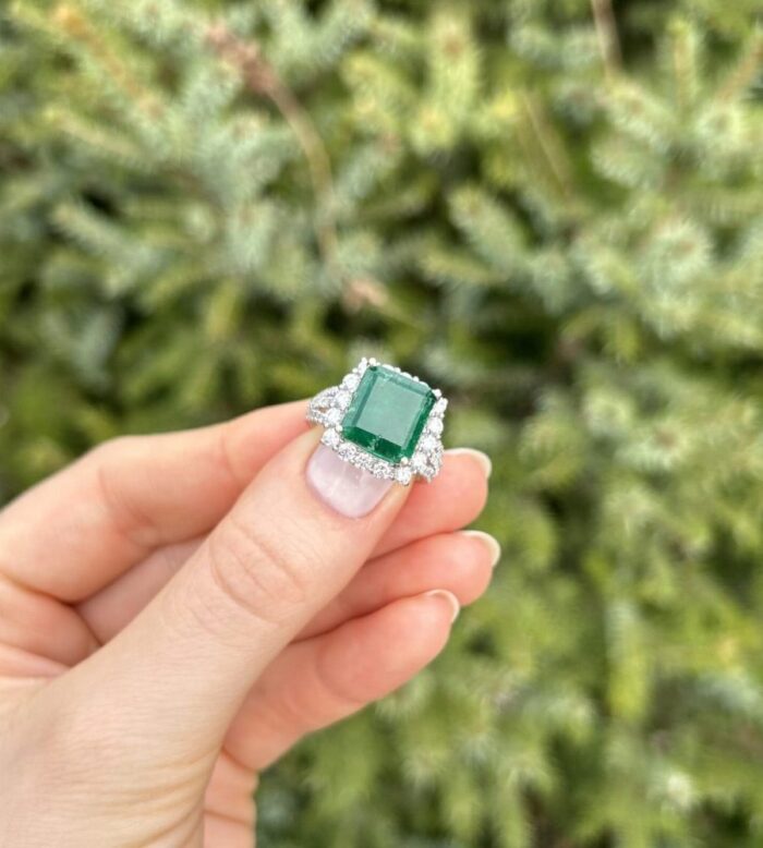 Inel din aur alb de 18k cu smarald si diamante naturale