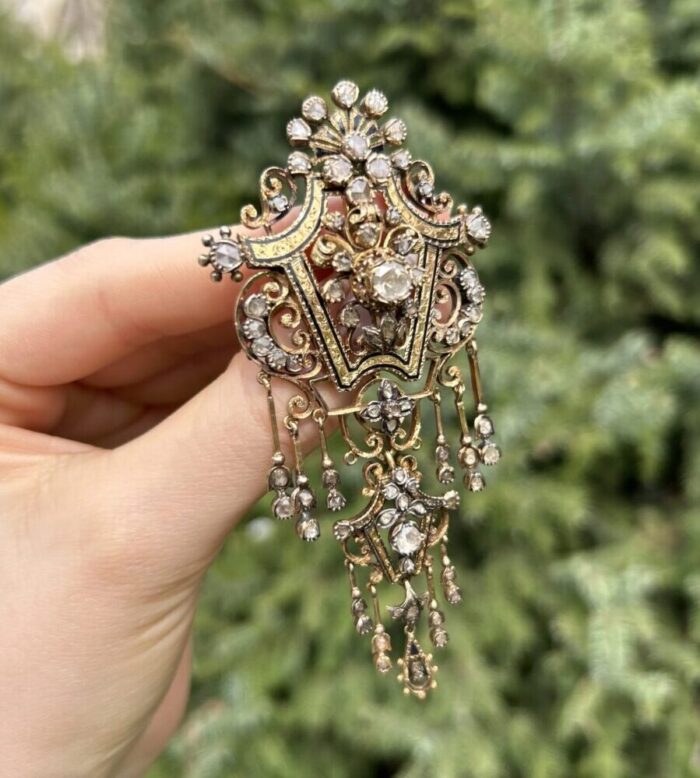 Brosa vintage din aur de 18k cu email negru si diamante naturale