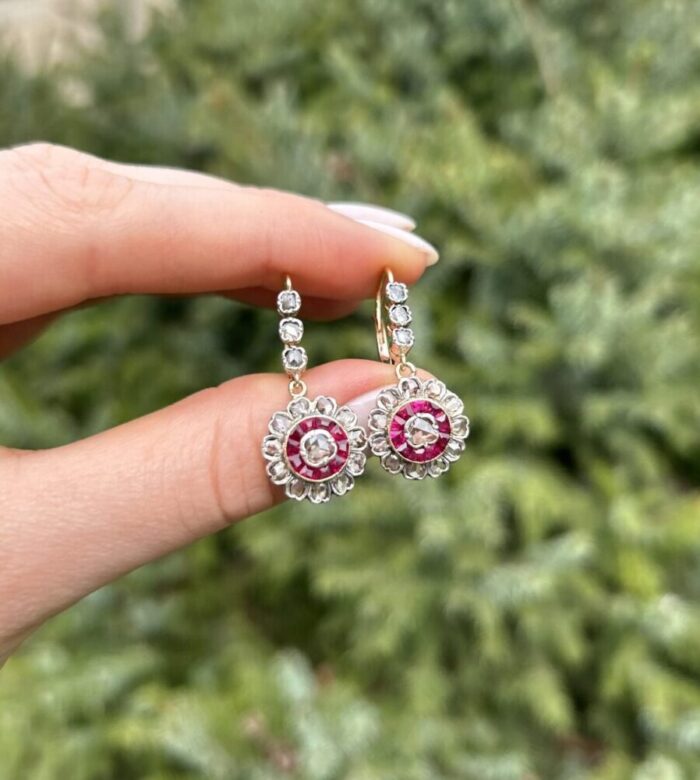 Cercei Art Deco din aur de 18k cu diamante si rubine naturale montate in platina