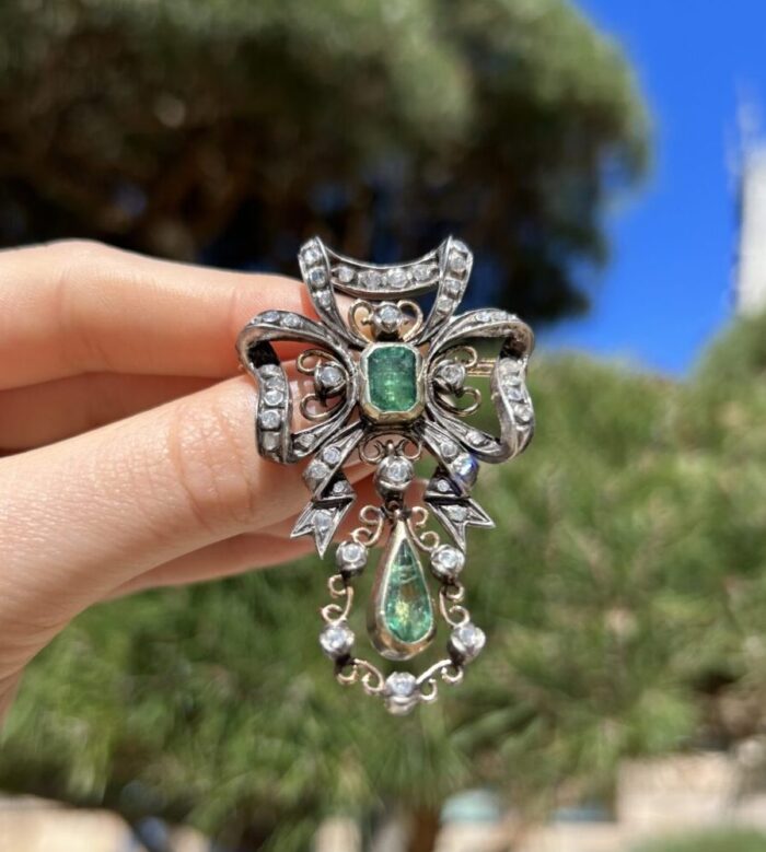 Brosa victoriana din aur de 18k si argint cu smaralde si diamante naturale
