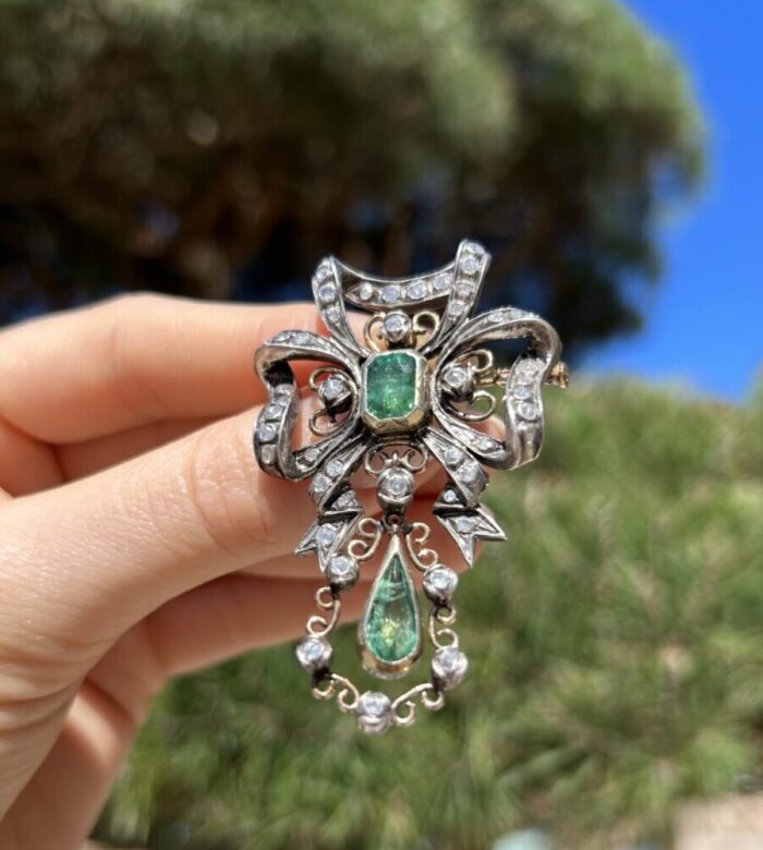 Brosa victoriana din aur de 18k si argint cu smaralde si diamante naturale