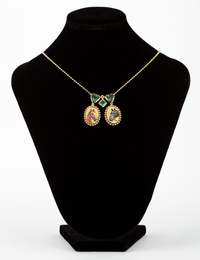 Colier vintage din aur de 14k cu pictura in email si turmalina verde